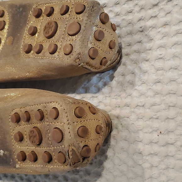 Tory Burch Arianna Driving Loafer Moccasins Flat Shoes Metallic GOLD Sz… - Picture 6 of 14